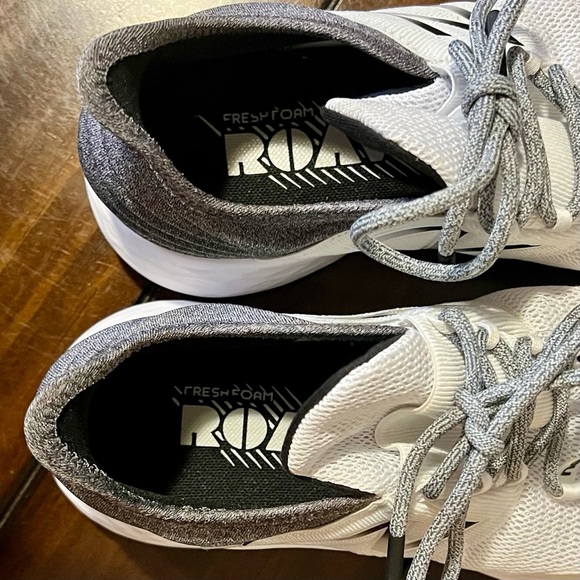 WOMEN'S NEW BALANCE ROAV V1 SNEAKERS - Picture 8 of 8